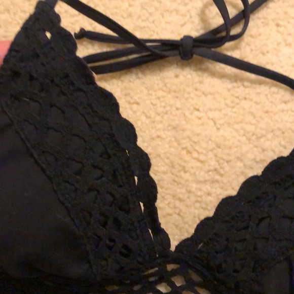 BECCA by Rebecca Virtue Black Bikini top - size Medium - Picture 3 of 5